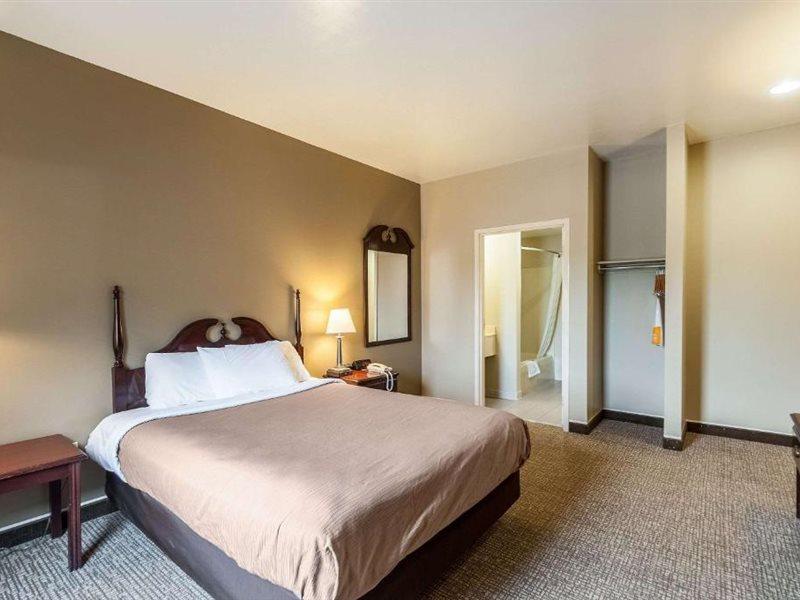 Econo Lodge Inn & Suites Middletown Экстерьер фото