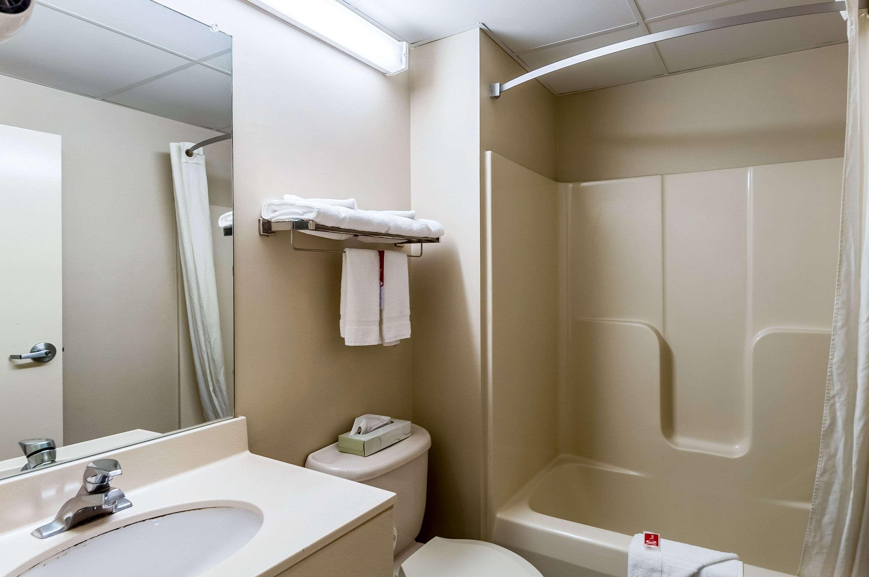 Econo Lodge Inn & Suites Middletown Экстерьер фото