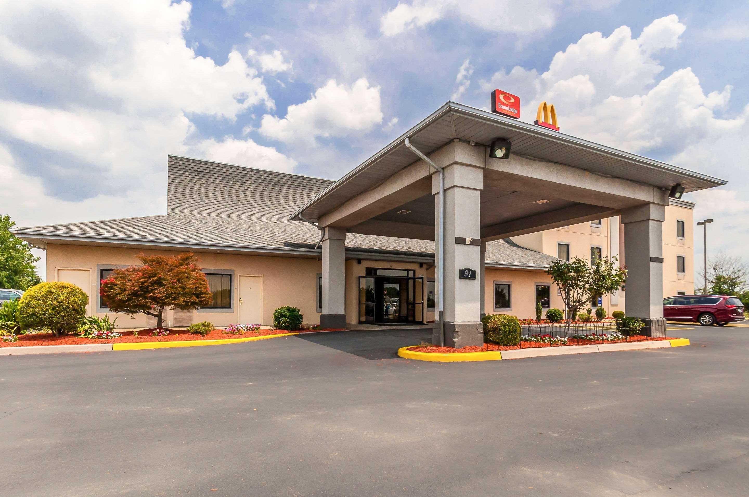 Econo Lodge Inn & Suites Middletown Экстерьер фото