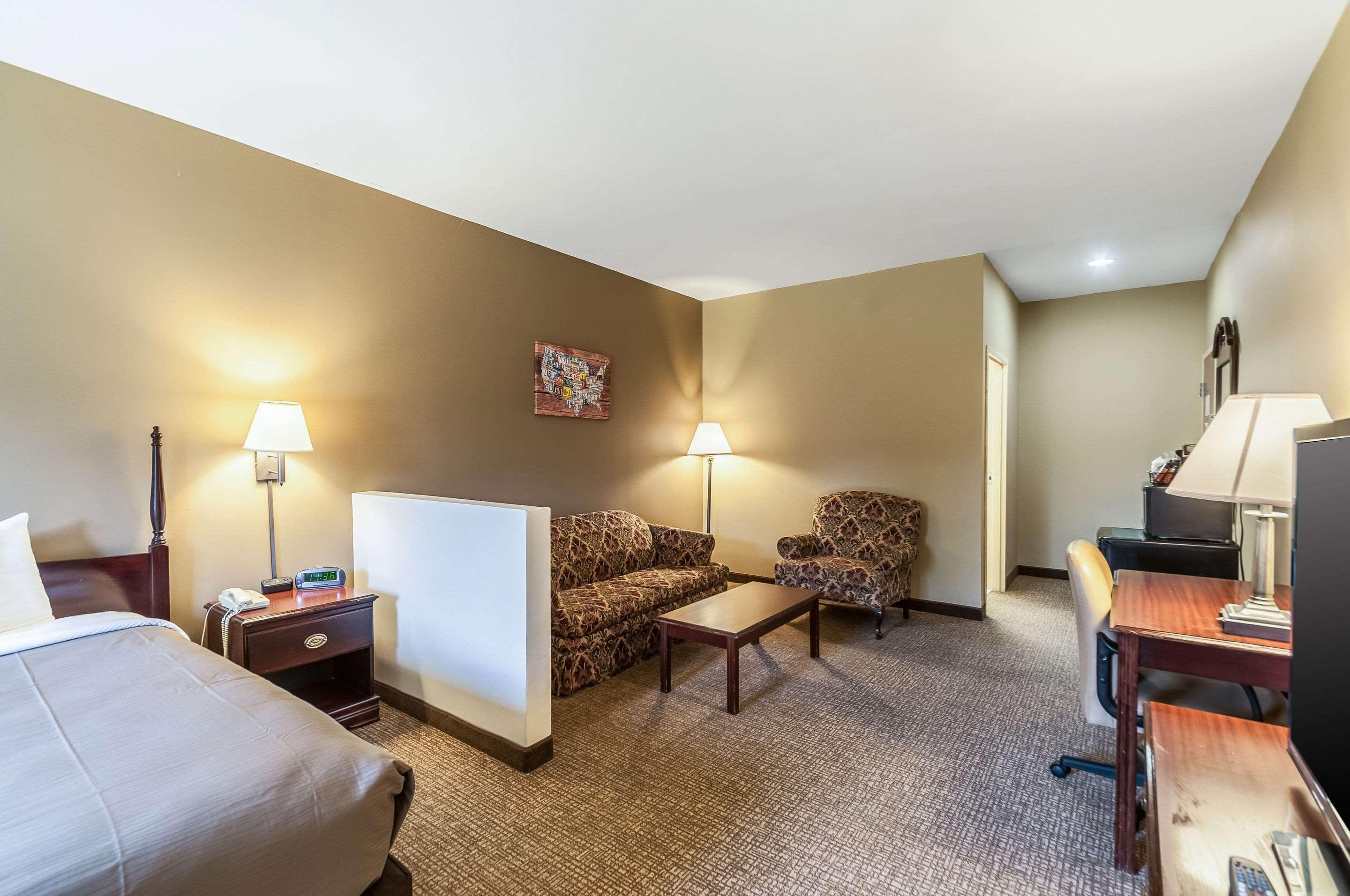 Econo Lodge Inn & Suites Middletown Экстерьер фото