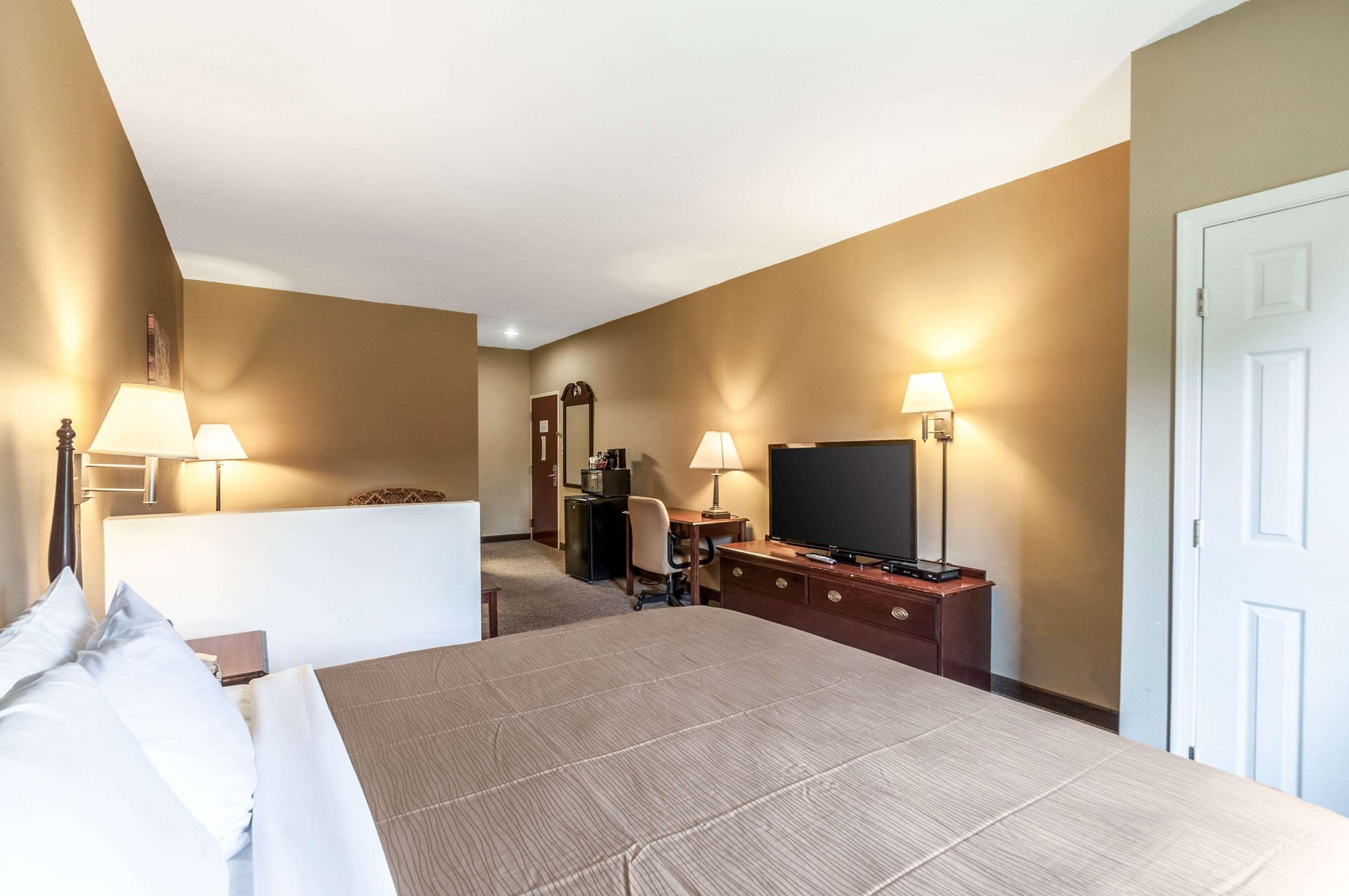 Econo Lodge Inn & Suites Middletown Экстерьер фото