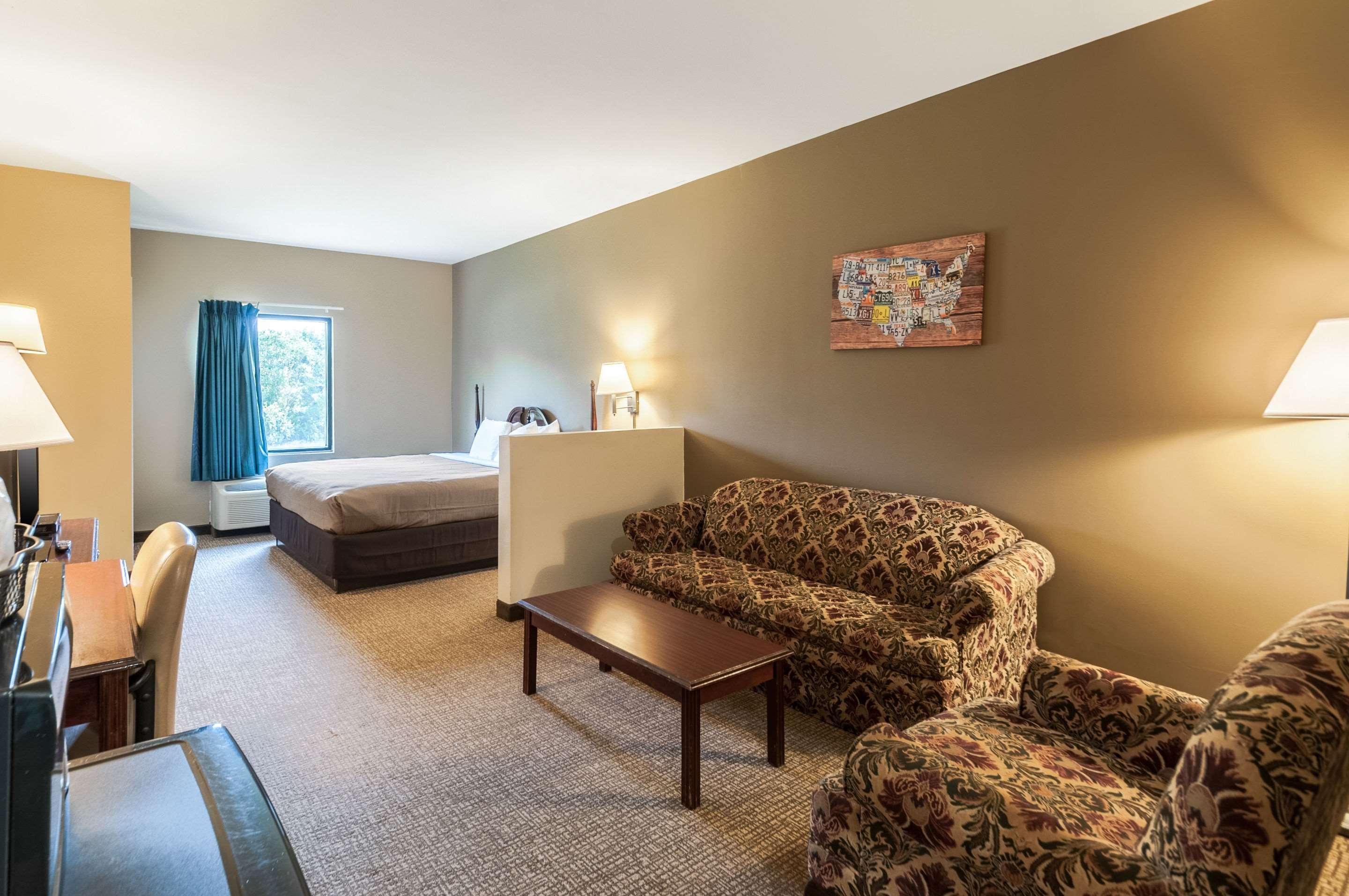 Econo Lodge Inn & Suites Middletown Экстерьер фото