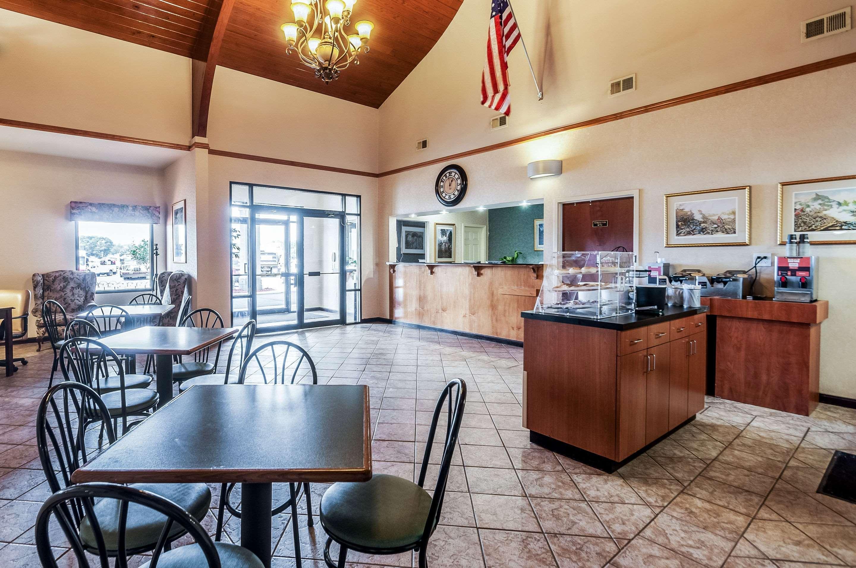 Econo Lodge Inn & Suites Middletown Экстерьер фото