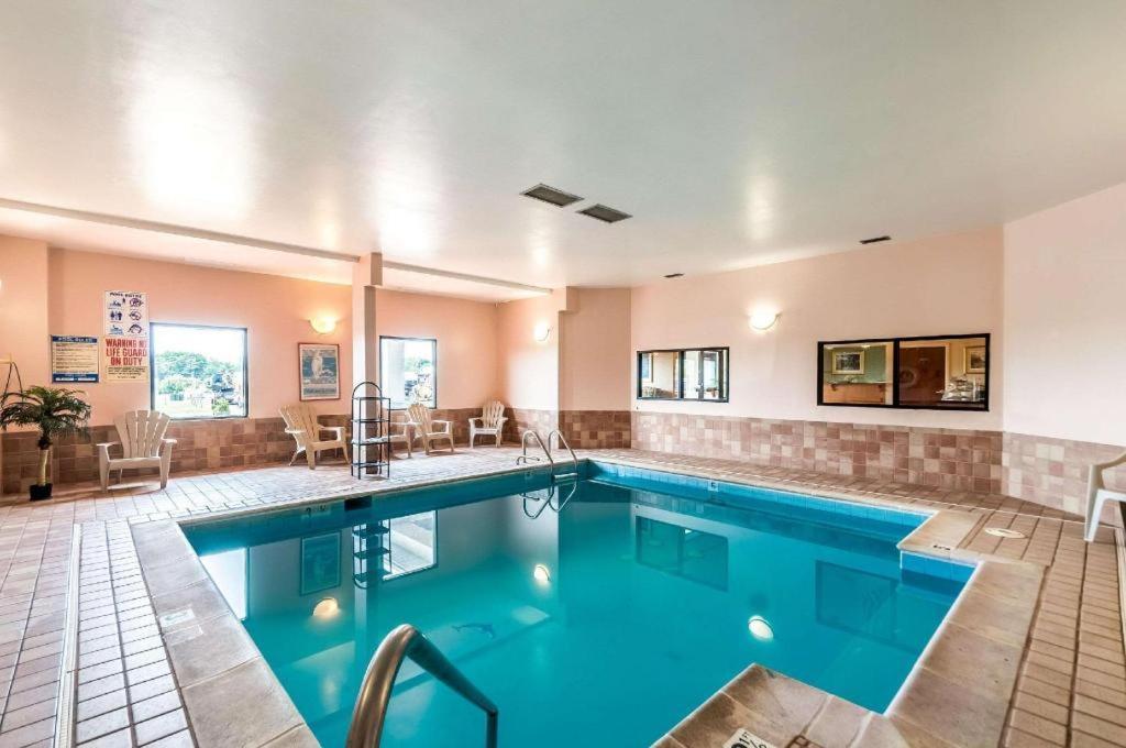 Econo Lodge Inn & Suites Middletown Экстерьер фото