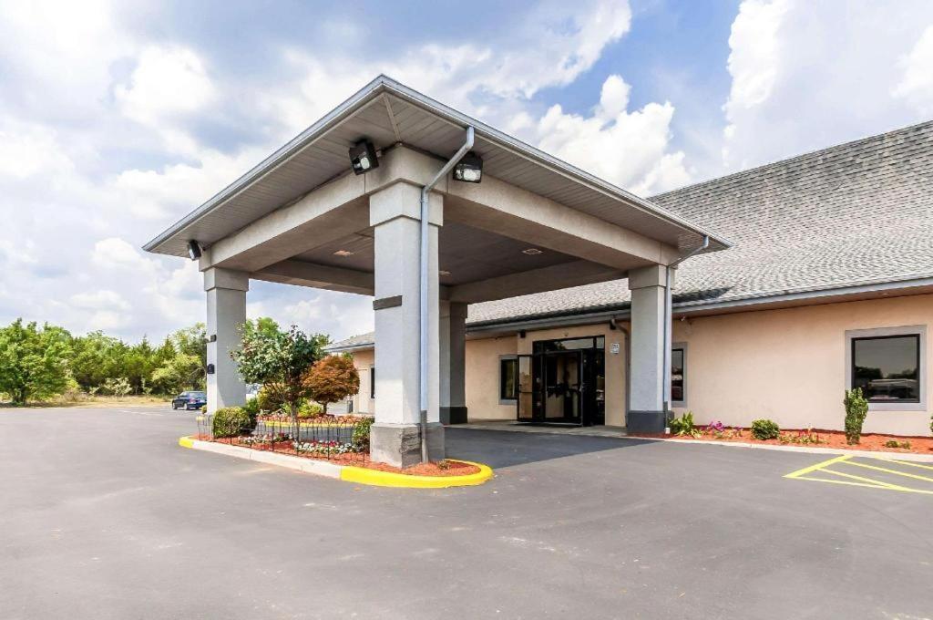 Econo Lodge Inn & Suites Middletown Экстерьер фото